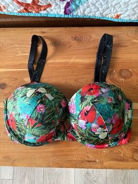 36 DD Victoria’s Secret Rhinestone Shine Strap Push-up Bikini Top